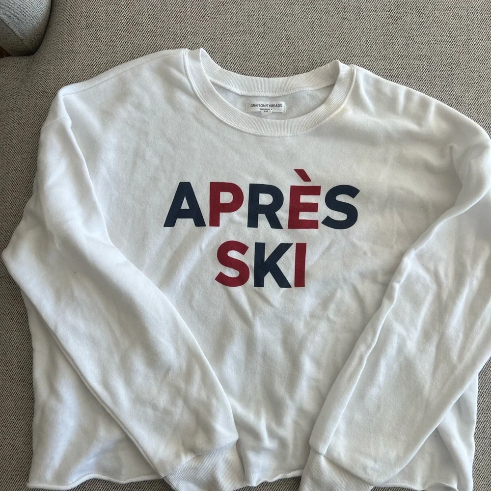 White Après Ski Sweatshirt NWOT Medium - Picture 1 of 2
